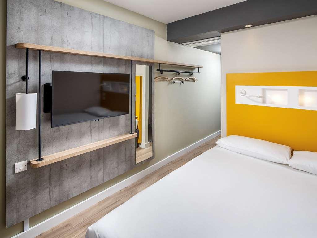 Ibis Budget Swindon Room photo